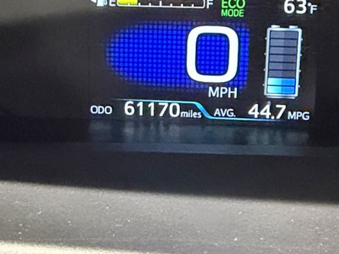 Used 2022 Toyota Prius LE AWD/4WD image 17