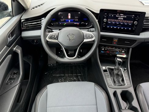 New 2026 Volkswagen Jetta SE image 8