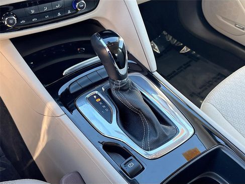 Used 2019 Buick Regal Preferred w/ Sights and Sounds Package image 18