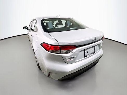 Used 2025 Toyota Corolla LE w/ Convenience Package image 8