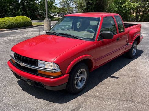 Used 1999 Chevrolet S10 Pickup LS RWD image 2