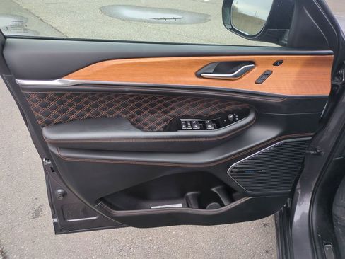 Used 2023 Jeep Grand Cherokee Summit image 9