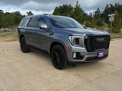 Used 2022 GMC Yukon Denali w/ Denali Premium Package AWD/4WD image 3