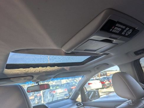 Used 2011 Honda Odyssey Touring Elite image 36