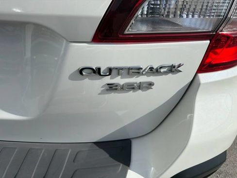 Used 2018 Subaru Outback 3.6R Touring AWD/4WD image 5