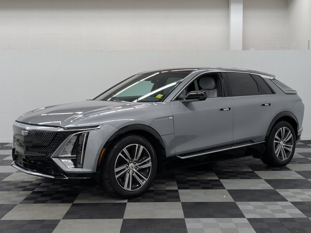Used 2024 Cadillac Lyriq Luxury w/ LPO, Floor Liner Package AWD/4WD image 3