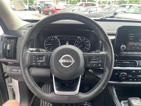 Used 2025 Nissan Pathfinder SV AWD/4WD image 8