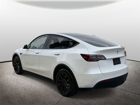 Used 2023 Tesla Model Y Long Range image 6
