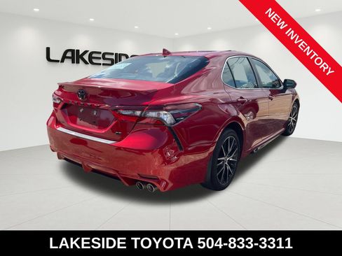 Used 2022 Toyota Camry SE FWD image 5