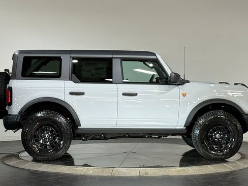 New 2026 Ford Bronco Badlands w/ Sasquatch Package AWD/4WD image 11