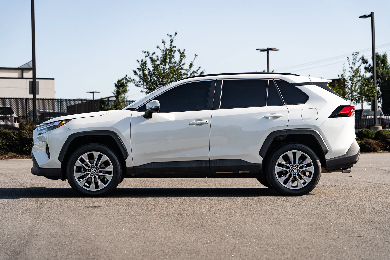 Used 2022 Toyota RAV4 XLE Premium FWD image 4