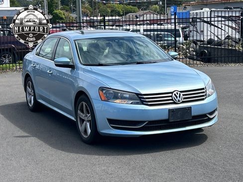 Used 2013 Volkswagen Passat 2.5 SE FWD image 1