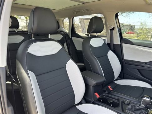 Certified 2025 Volkswagen Taos SEL image 18