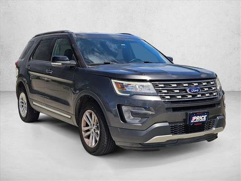 Used 2017 Ford Explorer XLT w/ Equipment Group 201A image 3