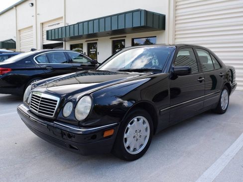 Used 1998 Mercedes-Benz E 320 Sedan image 2