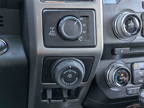 Used 2017 Ford F150 Platinum w/ Equipment Group 701A Luxury image 25