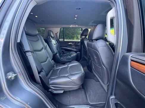 Used 2019 Cadillac Escalade 2WD image 24