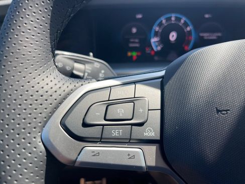 New 2026 Volkswagen Tiguan SE R-Line FWD image 9