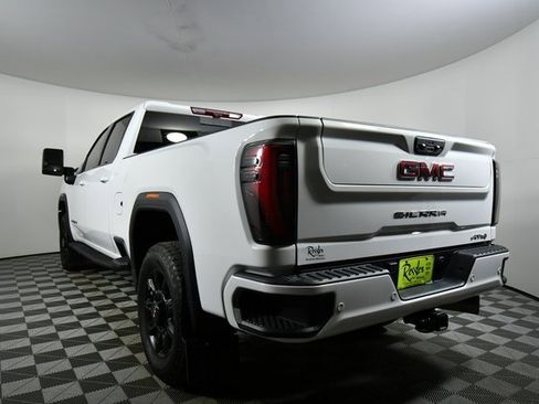 Used 2025 GMC Sierra 2500 AT4 w/ AT4 Premium Plus Package image 13