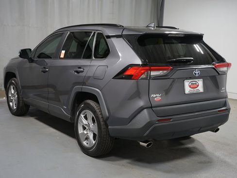 Used 2022 Toyota RAV4 XLE AWD/4WD image 6