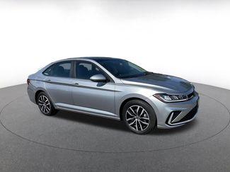 Used 2025 Volkswagen Jetta SE video 2