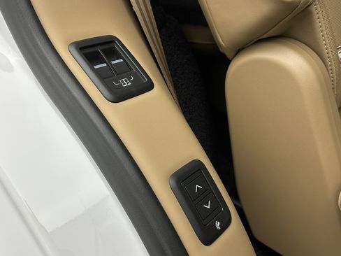 Used 2025 Land Rover Range Rover Long Wheelbase SE image 43