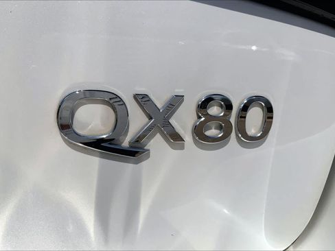 Used 2022 INFINITI QX80 Luxe w/ Cargo Package AWD/4WD image 10