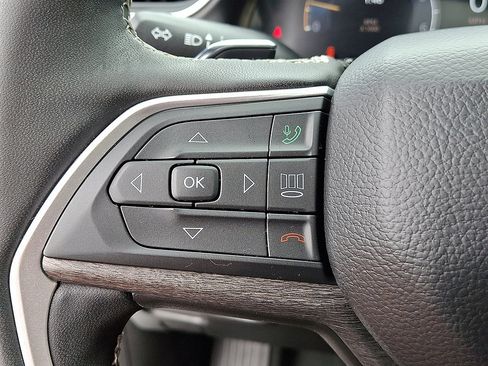 Used 2024 Jeep Grand Cherokee Limited AWD/4WD image 30