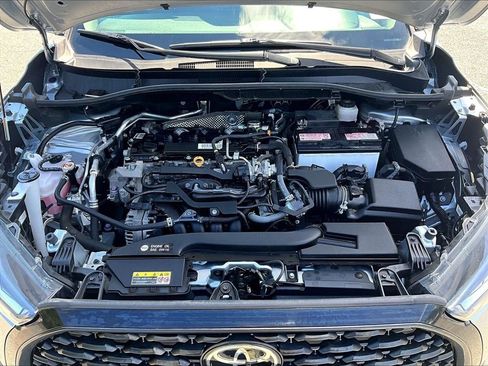 Used 2023 Toyota Corolla Cross LE w/ Moonroof Package AWD/4WD image 30