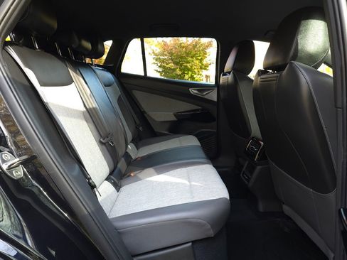 Used 2023 Volkswagen ID.4 Pro image 18