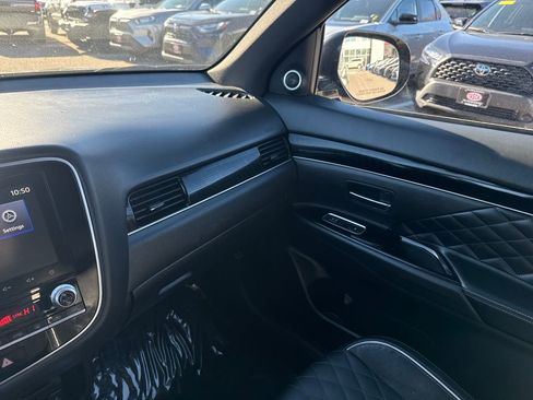 Used 2021 Mitsubishi Outlander GT image 32