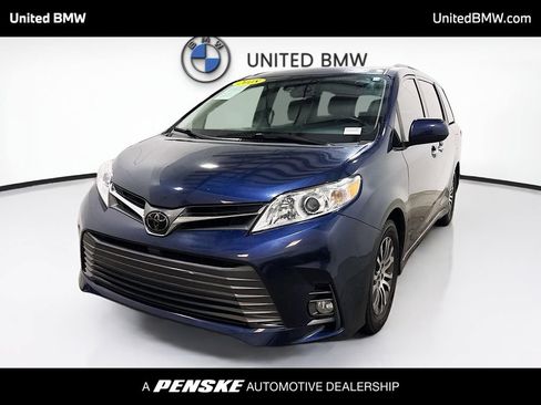 Used 2018 Toyota Sienna XLE FWD image 1