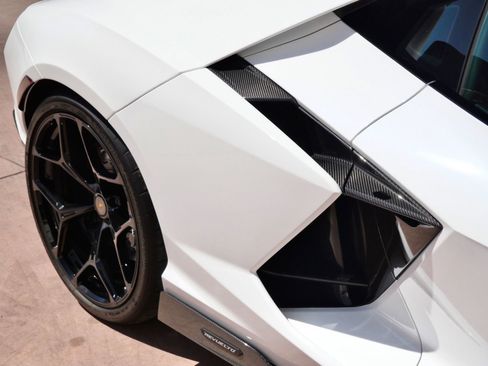 Used 2024 Lamborghini Revuelto AWD/4WD image 13