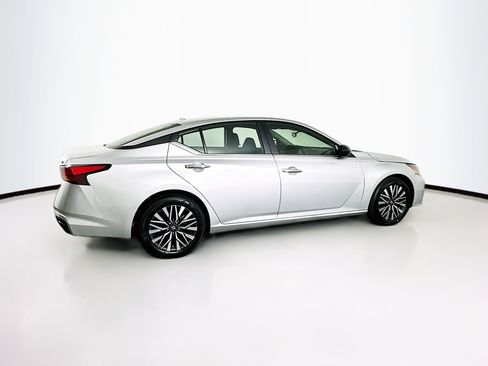 Used 2024 Nissan Altima 2.5 SV image 10