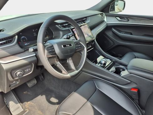 New 2025 Jeep Grand Cherokee Limited image 11