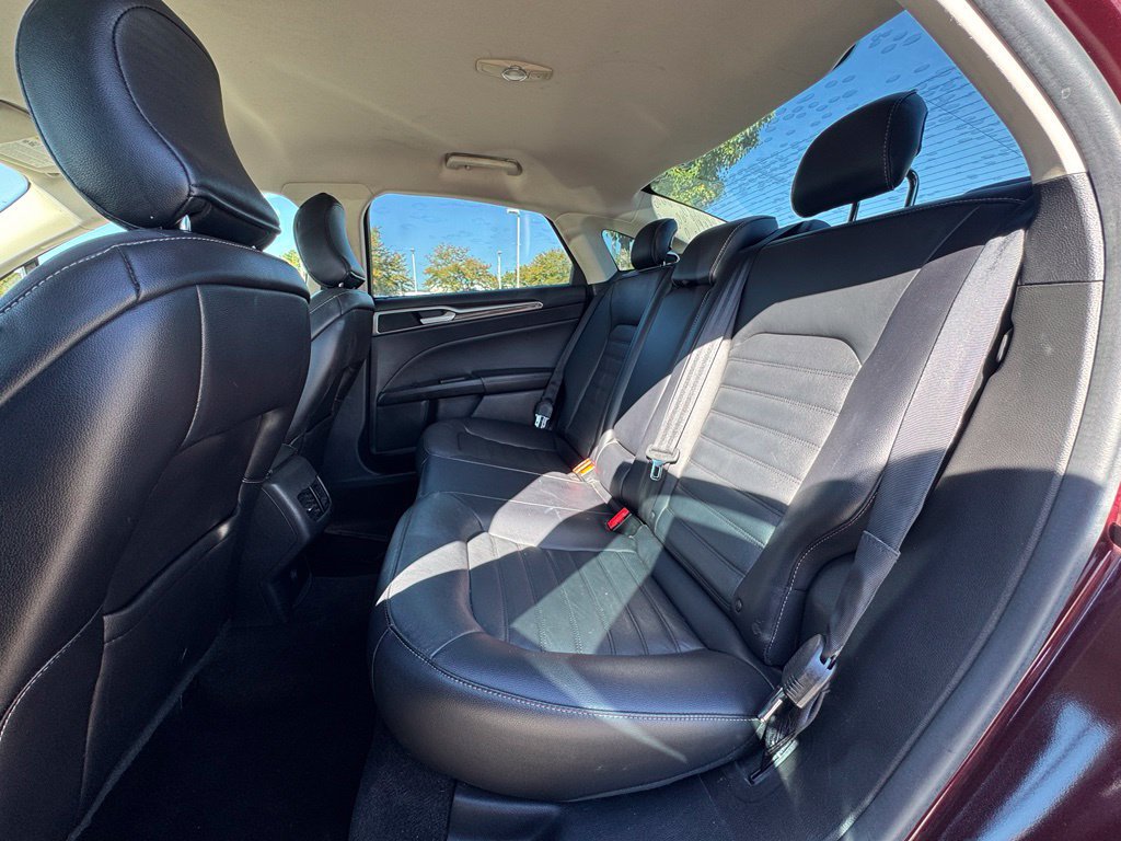 Used 2017 Ford Fusion SE w/ Fusion SE Technology Package FWD image 23