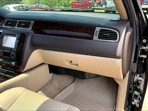 Used 2014 GMC Yukon XL Denali image 21