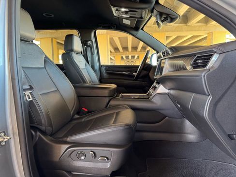 Used 2023 GMC Yukon XL Denali image 29