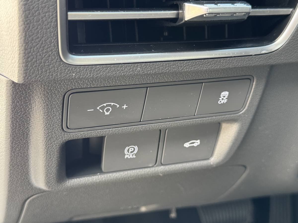 Used 2025 Hyundai Sonata SEL FWD image 29