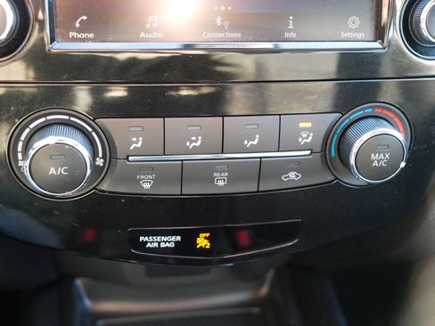 Used 2021 Nissan Rogue Sport S image 23