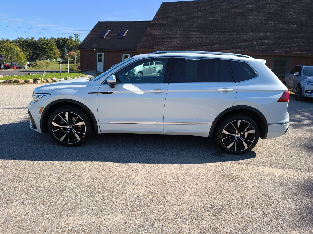 Used 2024 Volkswagen Tiguan SEL R-Line AWD/4WD image 2