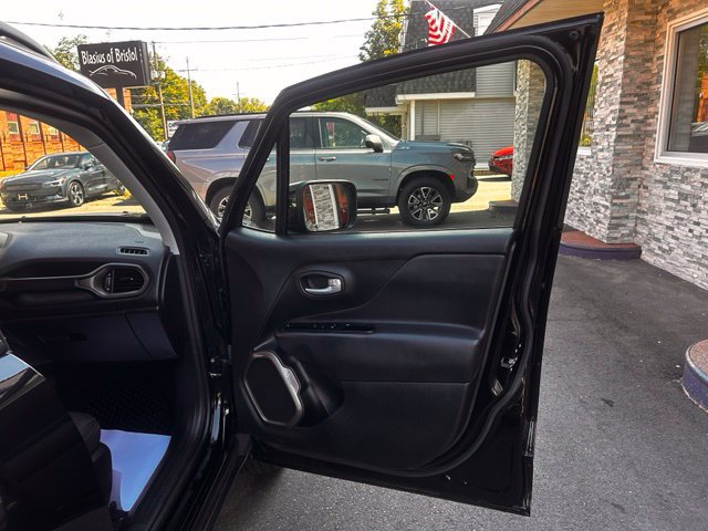 Used 2023 Jeep Renegade Latitude AWD/4WD image 12