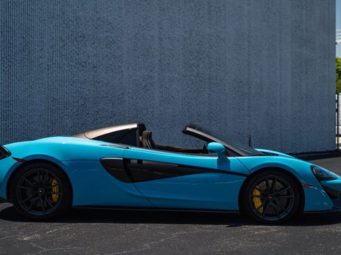 Used 2019 McLaren 570S Spider RWD image 3