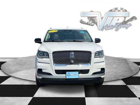 Used 2024 Lincoln Navigator Premiere AWD/4WD image 2