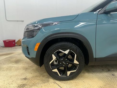 Certified 2025 Kia Seltos EX w/ EX Sunroof Package AWD/4WD image 20