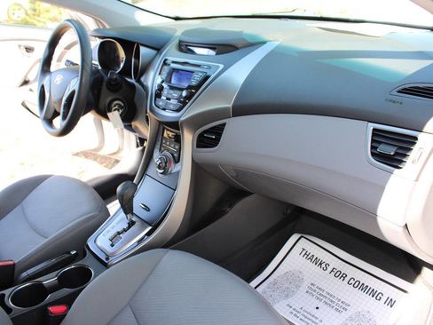 Used 2013 Hyundai Elantra GLS w/ Preferred Pkg image 39
