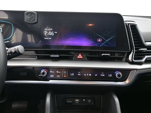 Used 2023 Kia Sportage EX FWD image 12