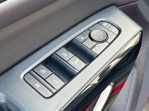 New 2026 Nissan Pathfinder SV image 8