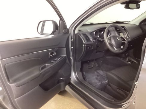Used 2025 Mitsubishi Outlander Sport ES AWD/4WD image 9