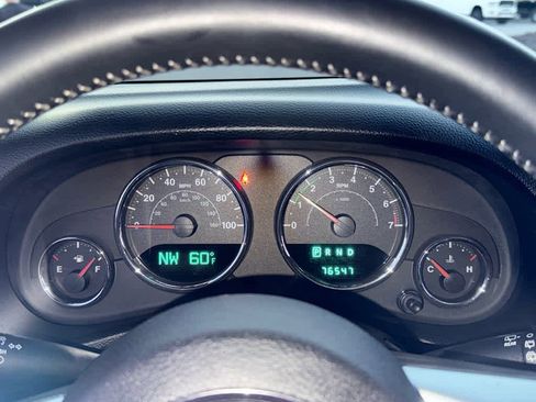 Used 2014 Jeep Wrangler Freedom Edition image 15